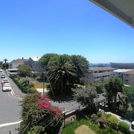 Portswood Mews - Chic White Studio Apartment Green Point ケープタウン エクステリア 写真