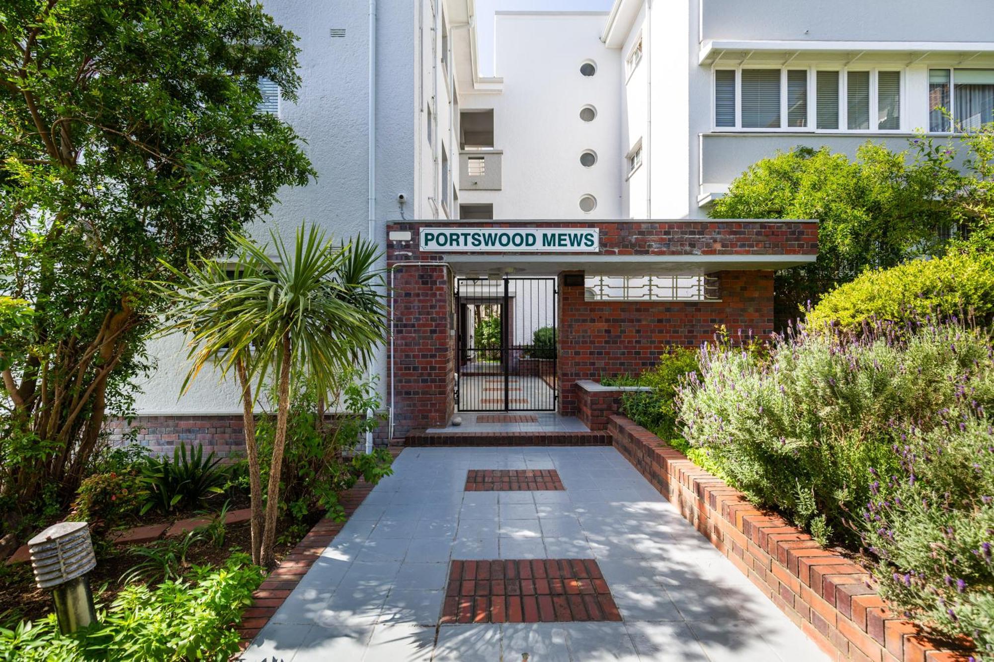 Portswood Mews - Chic White Studio Apartment Green Point ケープタウン エクステリア 写真
